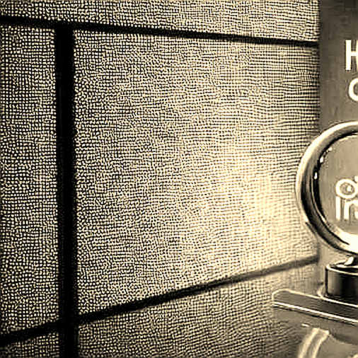 US Pause on Iran Ops: A Crypto Market Signal Dressed as Geopolitics